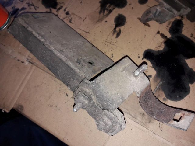 bontott OPEL FRONTERA Váltó Tartó Bak (Pozíciófüggetlen)