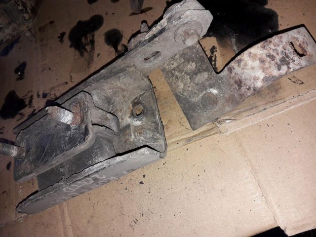 bontott OPEL FRONTERA Váltó Tartó Bak (Pozíciófüggetlen)