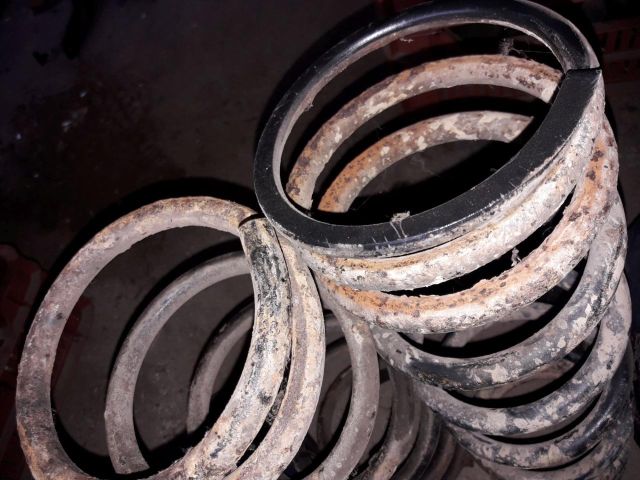 bontott OPEL FRONTERA Hátsó Rugó Pár