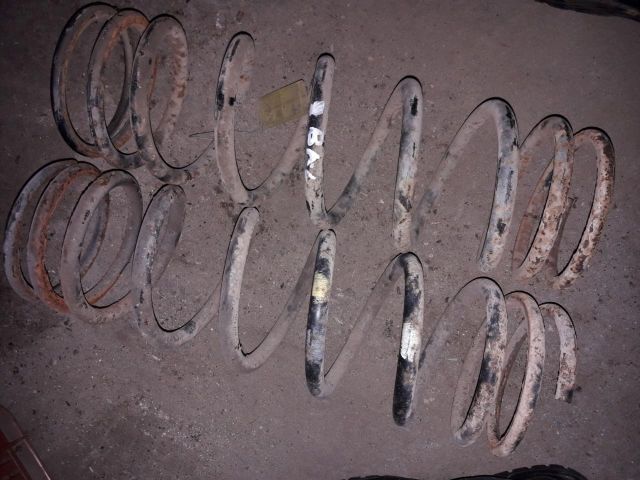 bontott OPEL FRONTERA Hátsó Rugó Pár