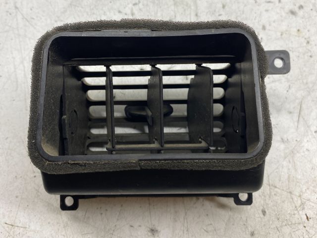 bontott OPEL FRONTERA Középső Jobb Szellőző