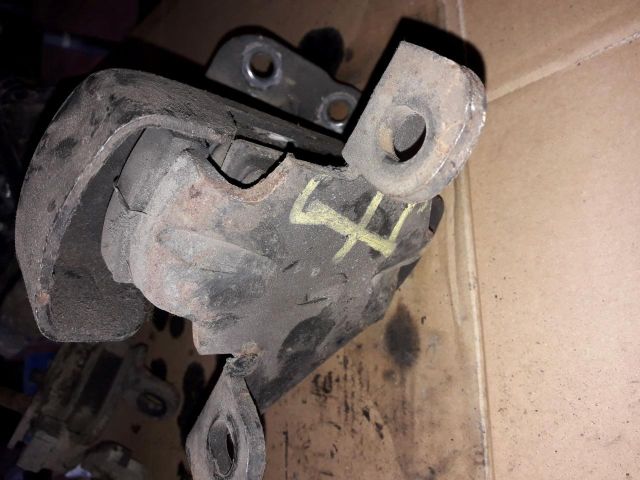 bontott OPEL FRONTERA Motor Tartó Bak Jobb