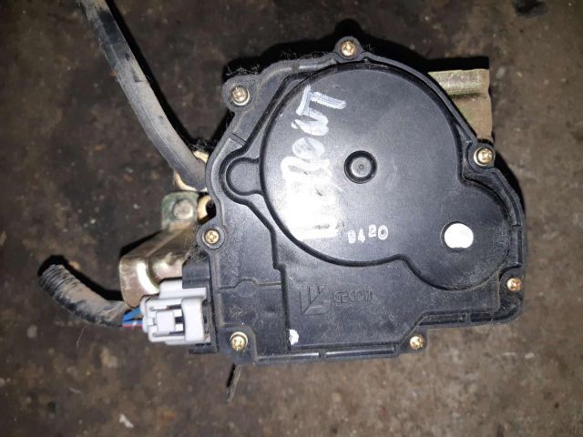 bontott OPEL FRONTERA Tankajtó Nyitó Kar / Gomb