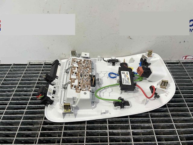 bontott OPEL GRANDLAND X Beltér Világítás Első