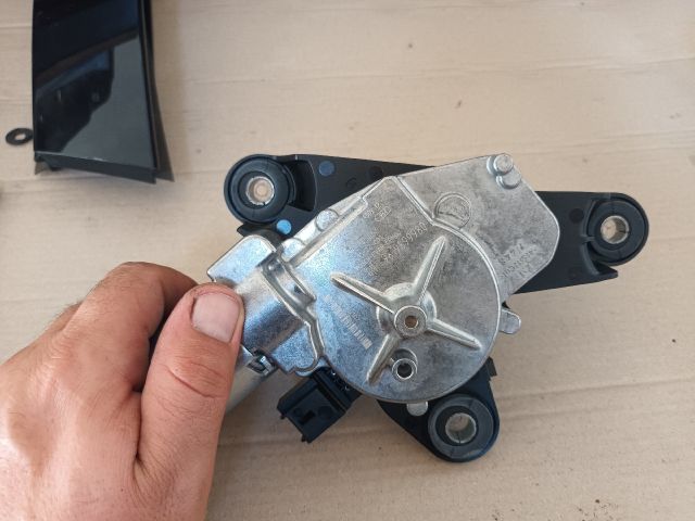 bontott OPEL GRANDLAND X Hátsó Ablaktörlő Motor