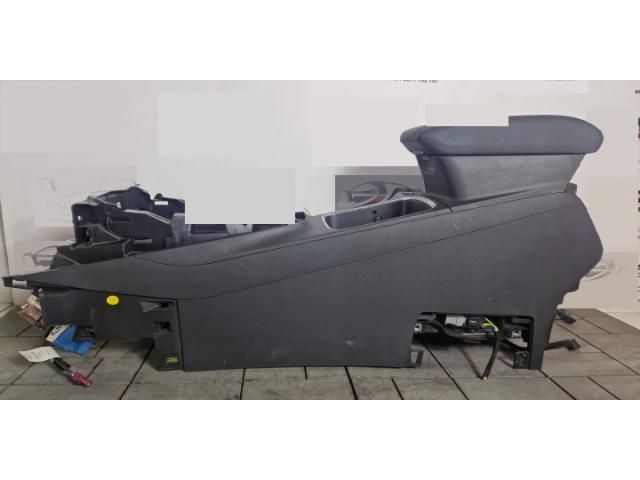 bontott OPEL GRANDLAND X Könyöklő