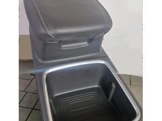 bontott OPEL GRANDLAND X Könyöklő