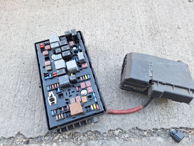 bontott OPEL INSIGNIA Biztosítéktábla Motortér