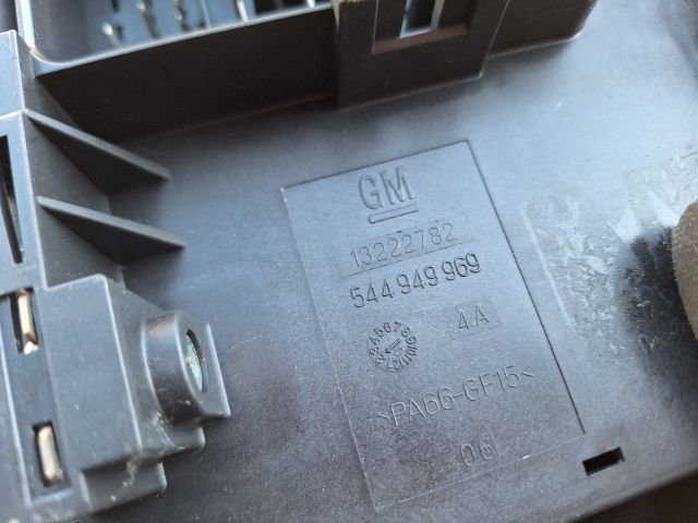 bontott OPEL INSIGNIA Biztosítéktábla Motortér