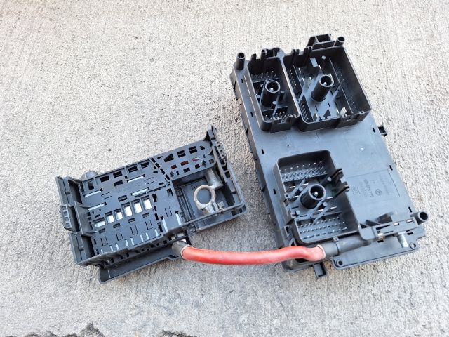 bontott OPEL INSIGNIA Biztosítéktábla Motortér