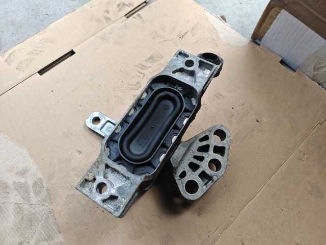 bontott OPEL INSIGNIA Motor Tartó Bak Jobb