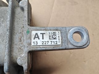 bontott OPEL INSIGNIA Motor Tartó Bak Jobb