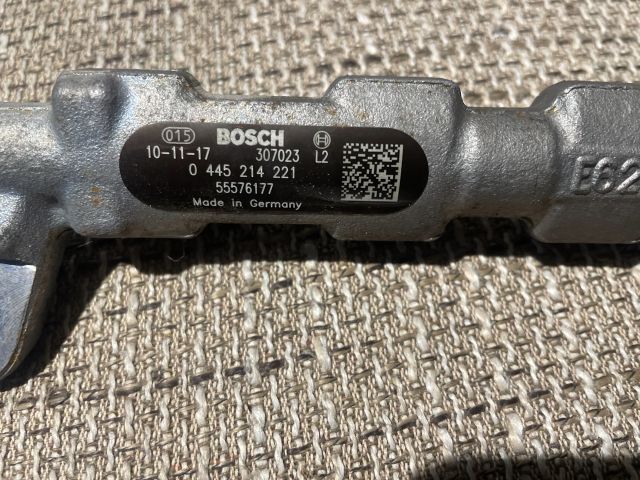 bontott OPEL INSIGNIA Nagynyomású Üzemanyag Gyűjtőcső