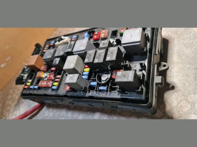 bontott OPEL INSIGNIA Biztosítéktábla Motortér