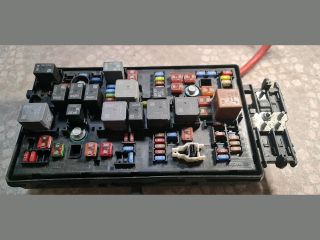 bontott OPEL INSIGNIA Biztosítéktábla Motortér