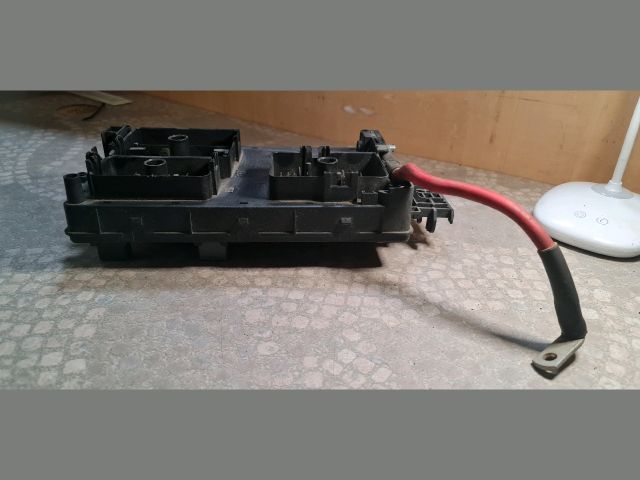 bontott OPEL INSIGNIA Biztosítéktábla Motortér