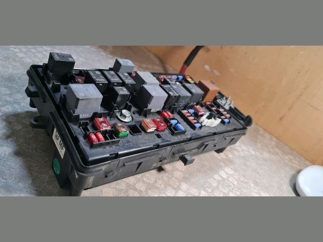 bontott OPEL INSIGNIA Biztosítéktábla Motortér