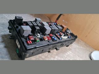 bontott OPEL INSIGNIA Biztosítéktábla Motortér