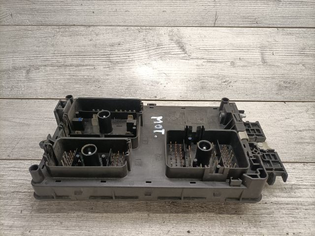 bontott OPEL INSIGNIA Biztosítéktábla Motortér