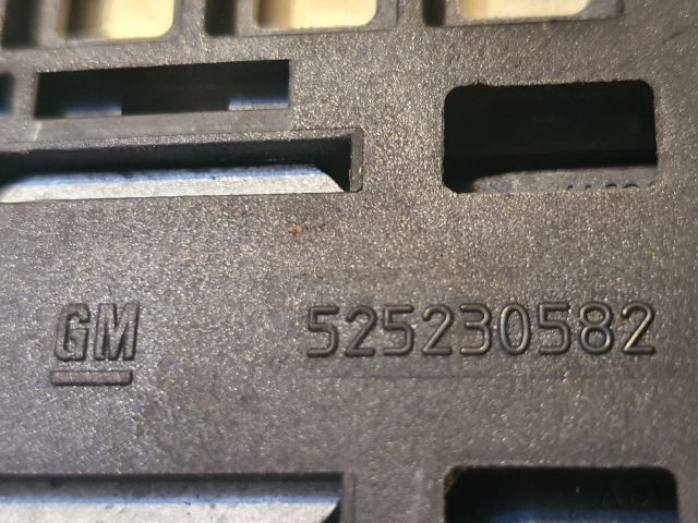 bontott OPEL INSIGNIA Biztosítéktábla Motortér