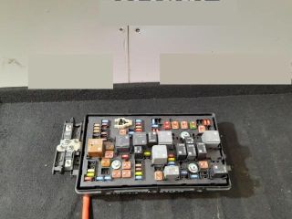 bontott OPEL INSIGNIA Biztosítéktábla Motortér