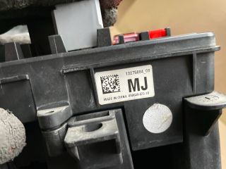 bontott OPEL INSIGNIA Biztosítéktábla Motortér