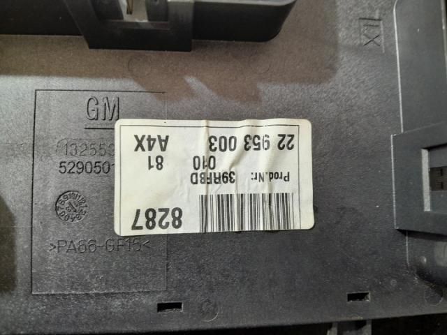 bontott OPEL INSIGNIA Biztosítéktábla Motortér