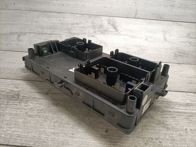 bontott OPEL INSIGNIA Biztosítéktábla Motortér