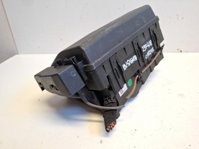 bontott OPEL INSIGNIA Biztosítéktábla Motortér