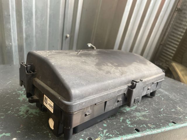 bontott OPEL INSIGNIA Biztosítéktábla Motortér