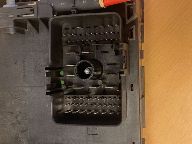 bontott OPEL INSIGNIA Biztosítéktábla Motortér