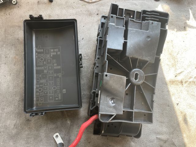 bontott OPEL INSIGNIA Biztosítéktábla Motortér