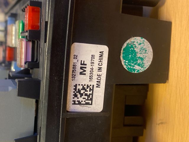 bontott OPEL INSIGNIA Biztosítéktábla Motortér