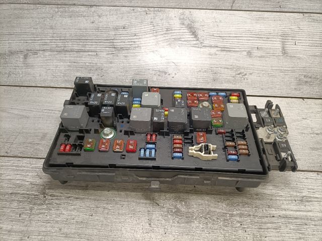 bontott OPEL INSIGNIA Biztosítéktábla Motortér