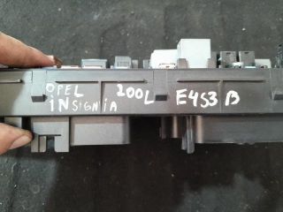 bontott OPEL INSIGNIA Biztosítéktábla Motortér
