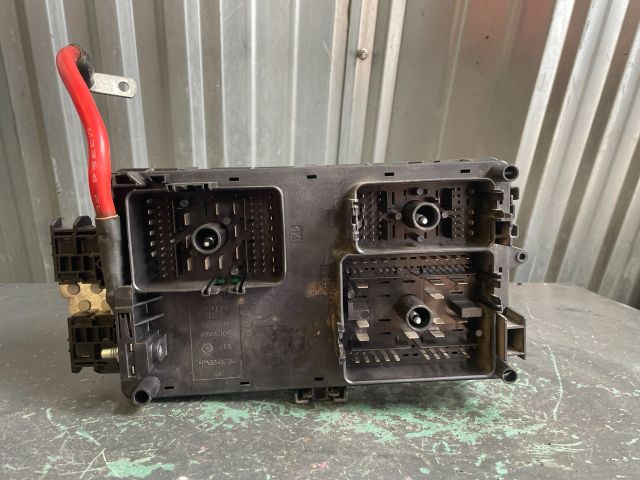 bontott OPEL INSIGNIA Biztosítéktábla Motortér