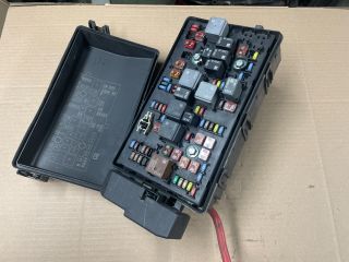 bontott OPEL INSIGNIA Biztosítéktábla Motortér