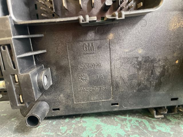 bontott OPEL INSIGNIA Biztosítéktábla Motortér