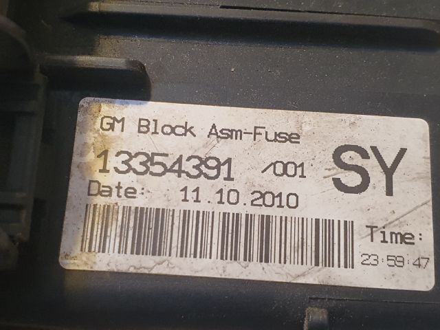 bontott OPEL INSIGNIA Biztosítéktábla Motortér