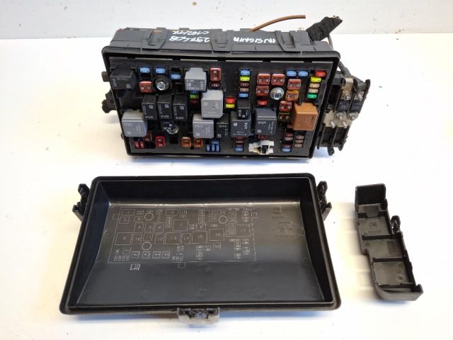 bontott OPEL INSIGNIA Biztosítéktábla Motortér