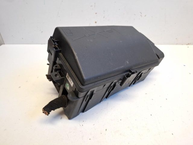 bontott OPEL INSIGNIA Biztosítéktábla Motortér