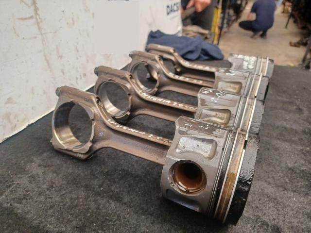 bontott OPEL INSIGNIA Dugattyú