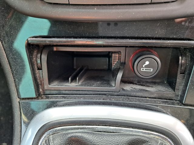 bontott OPEL INSIGNIA Első Vezérlés Burkolat