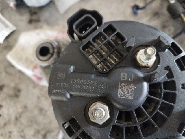 bontott OPEL INSIGNIA Generátor