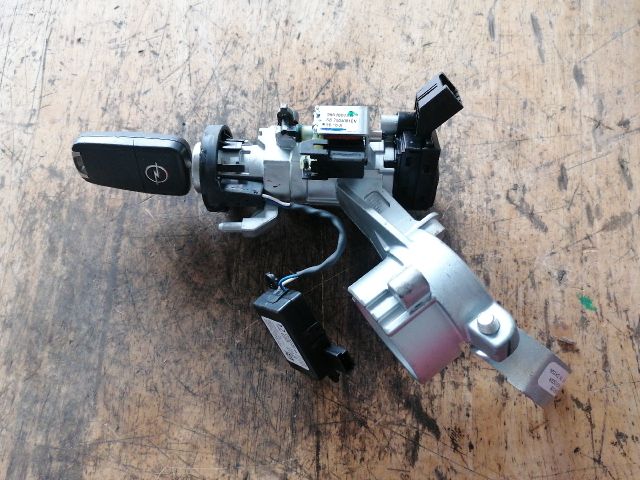 bontott OPEL INSIGNIA Gyújtáskapcsoló Házzal