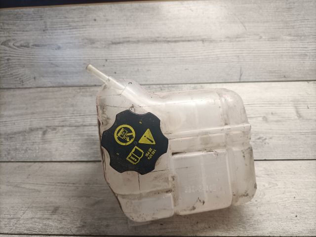 bontott OPEL INSIGNIA Kiegyenlítő Tartály