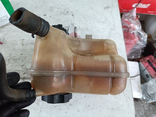 bontott OPEL INSIGNIA Kiegyenlítő Tartály