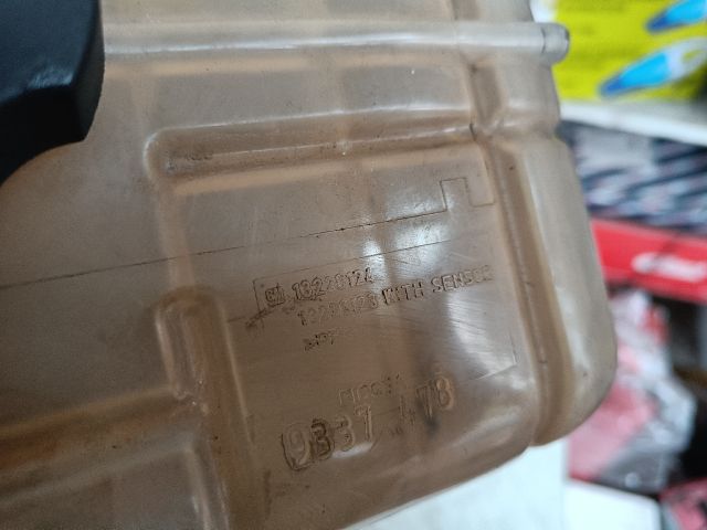 bontott OPEL INSIGNIA Kiegyenlítő Tartály