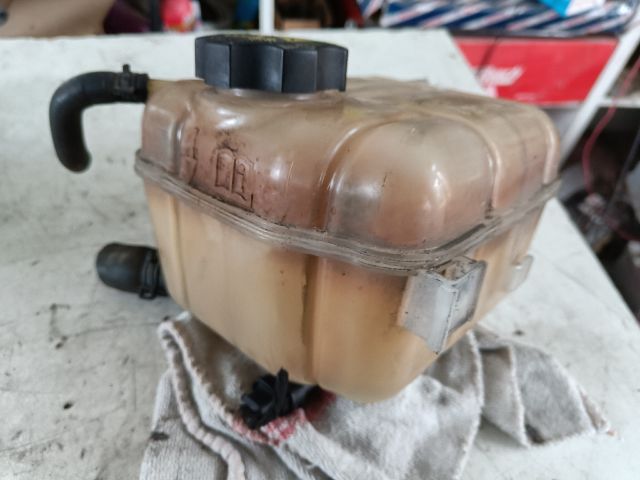 bontott OPEL INSIGNIA Kiegyenlítő Tartály