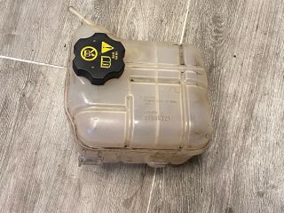 bontott OPEL INSIGNIA Kiegyenlítő Tartály